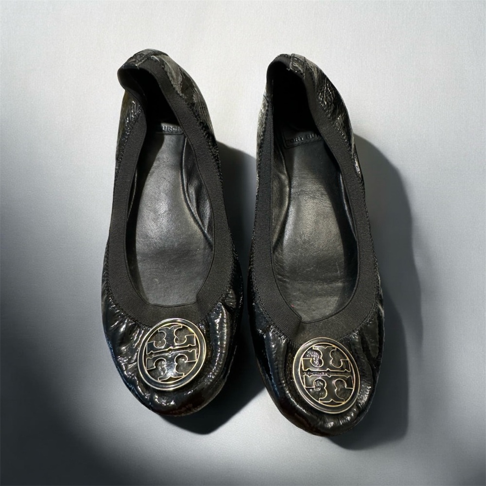 TORY BURCH Caroline Black Patent Leather Ballet Flats Gold Logo Shoes size 7.5